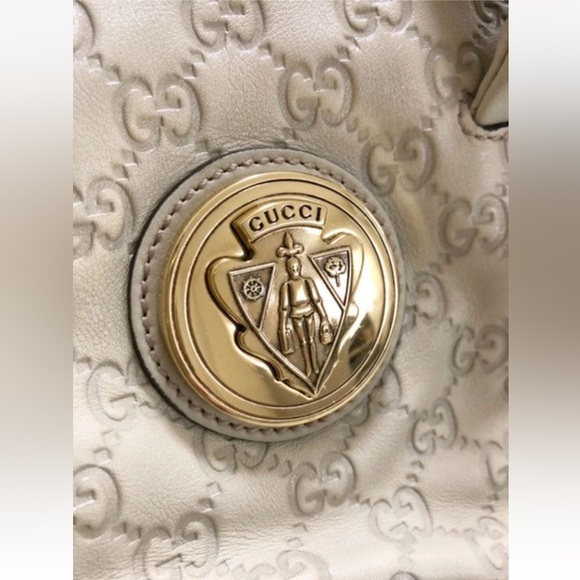 Gucci White Shoulder Bag with Gold Emblem - Picture 9 of 10